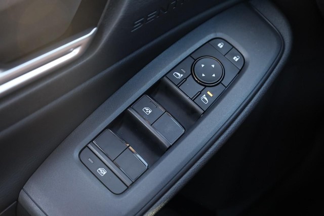 Nissan Sentra Vehicle Image 18