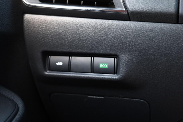 Nissan Sentra Vehicle Image 19