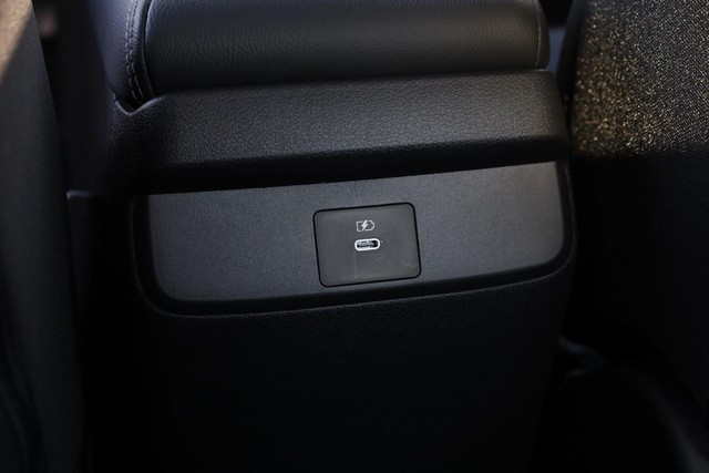 Nissan Sentra Vehicle Image 22