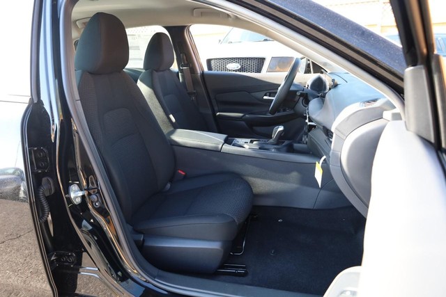 Nissan Sentra Vehicle Image 25