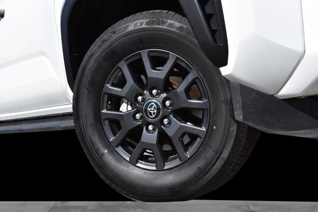 Toyota 4Runner Vehicle Full-screen Gallery Image 3