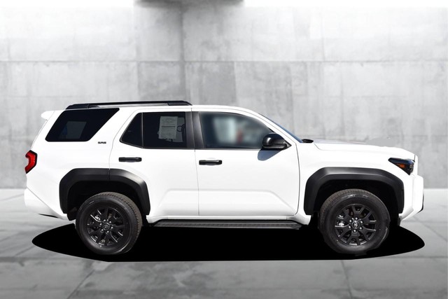 Toyota 4Runner Vehicle Full-screen Gallery Image 5