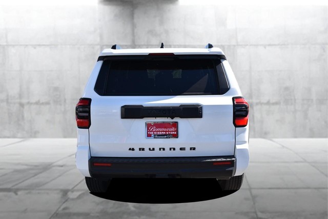 Toyota 4Runner Vehicle Full-screen Gallery Image 6