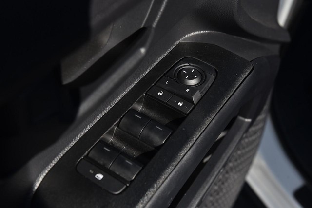 Toyota 4Runner Vehicle Full-screen Gallery Image 9