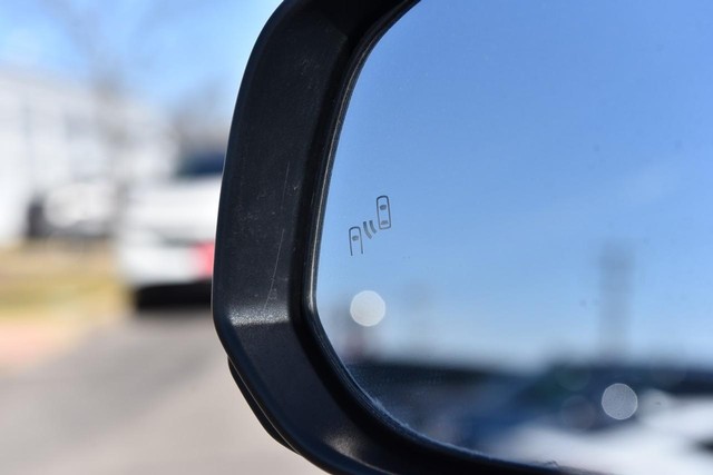 Toyota 4Runner Vehicle Full-screen Gallery Image 10