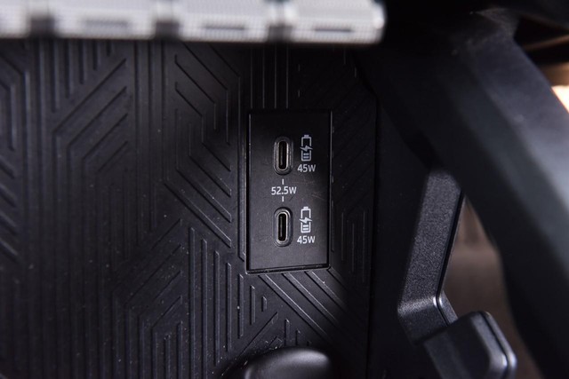 Toyota 4Runner Vehicle Full-screen Gallery Image 16