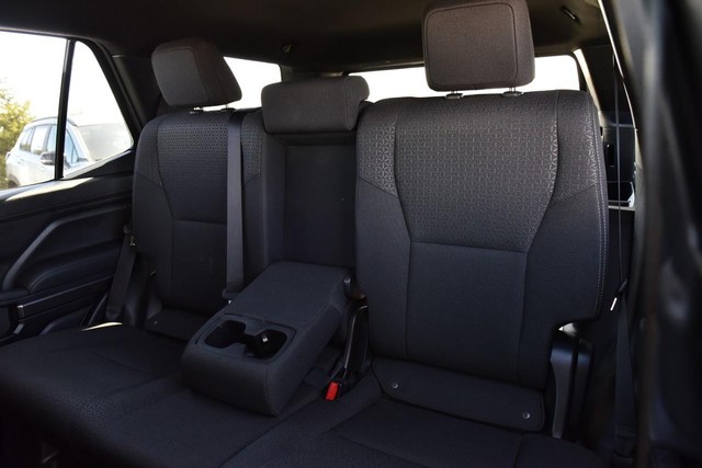 Toyota 4Runner Vehicle Full-screen Gallery Image 22