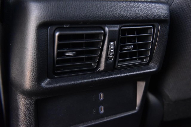 Toyota 4Runner Vehicle Full-screen Gallery Image 23