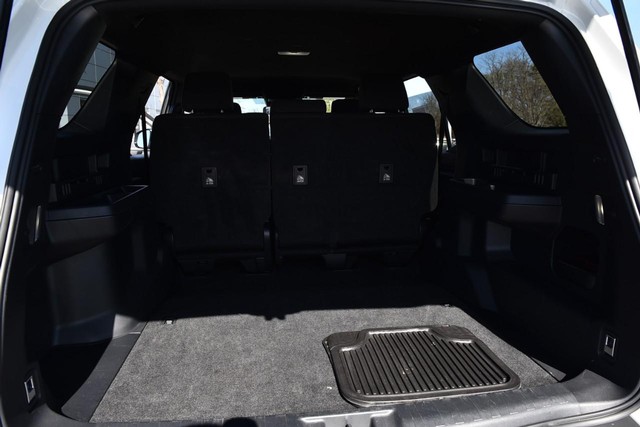 Toyota 4Runner Vehicle Full-screen Gallery Image 24