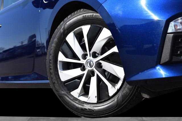 Nissan Altima Vehicle Image 03