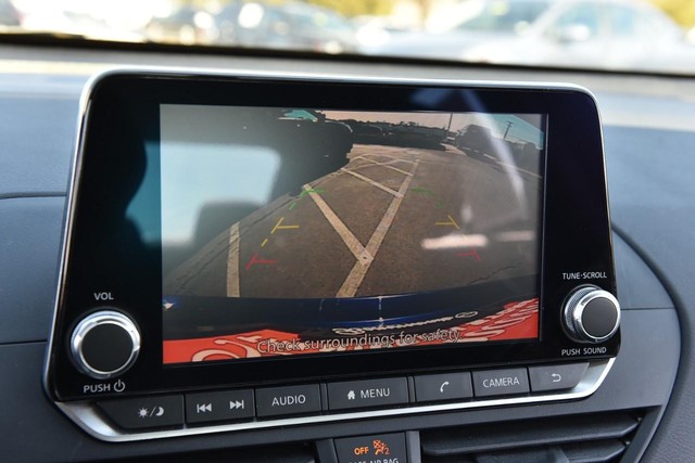 Nissan Altima Vehicle Image 12