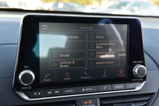 Nissan Altima Vehicle Image 13