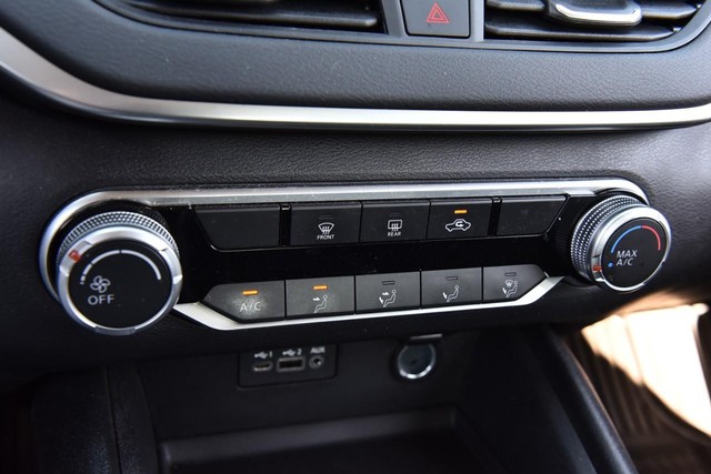 Nissan Altima Vehicle Image 14