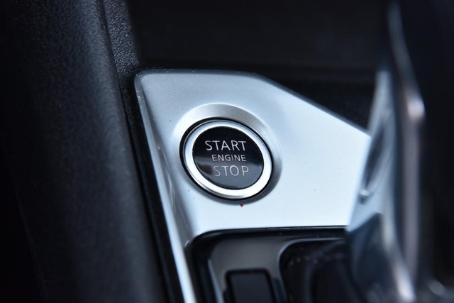 Nissan Altima Vehicle Image 16