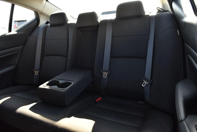 Nissan Altima Vehicle Image 20