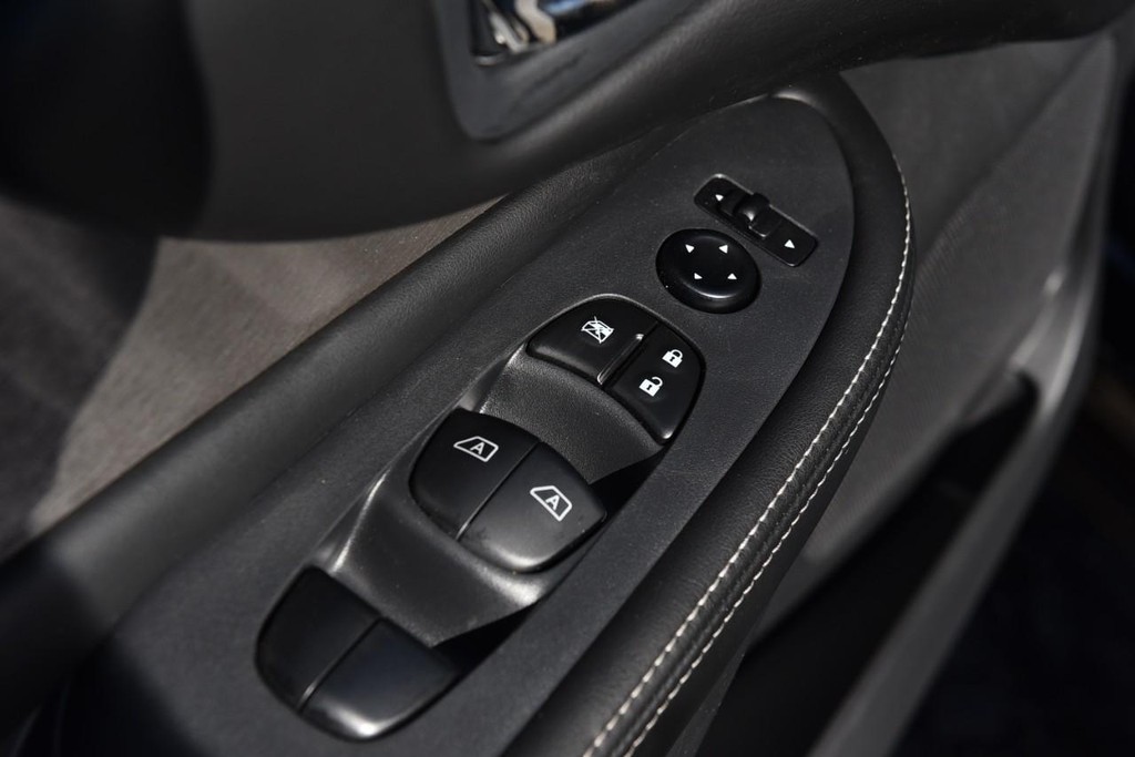 Nissan Murano Vehicle Image 09