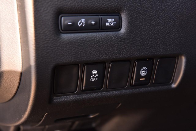 Nissan Murano Vehicle Image 12