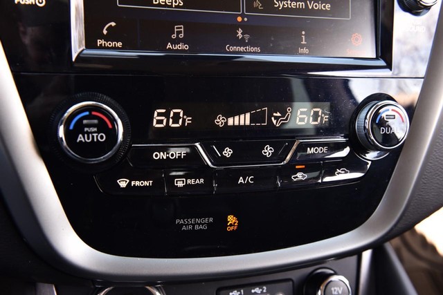 Nissan Murano Vehicle Image 16