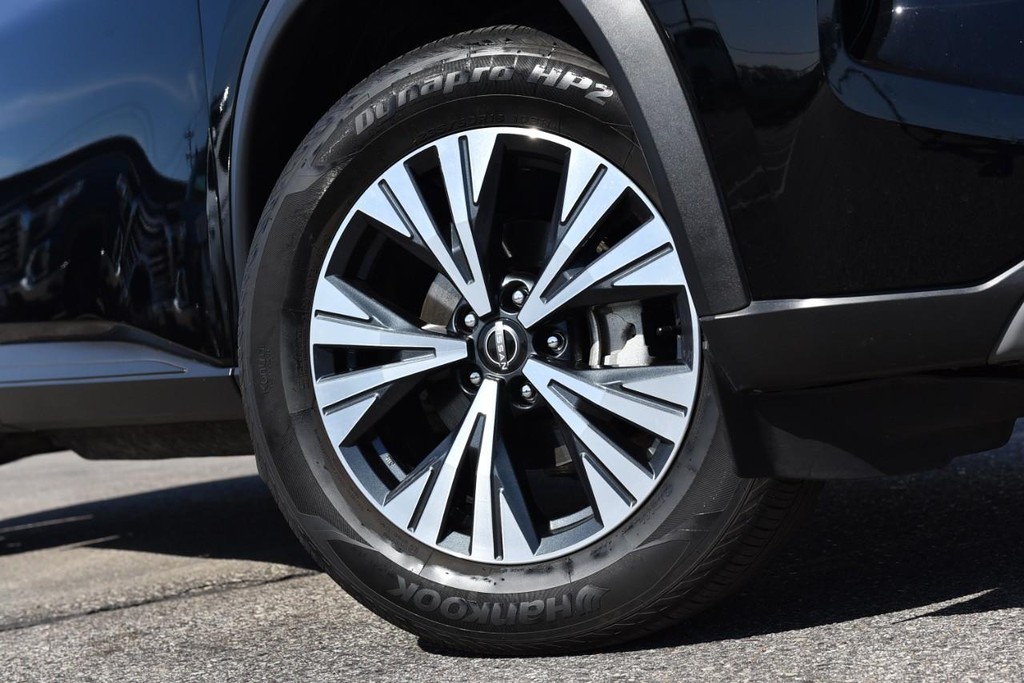 Nissan Rogue Vehicle Image 03