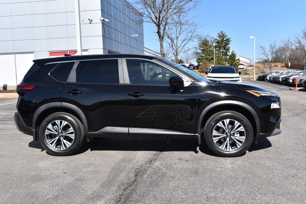 Nissan Rogue Vehicle Image 05