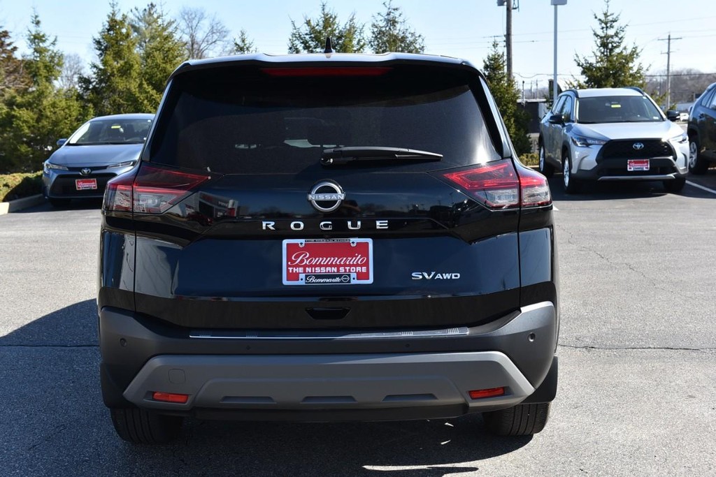 Nissan Rogue Vehicle Image 06
