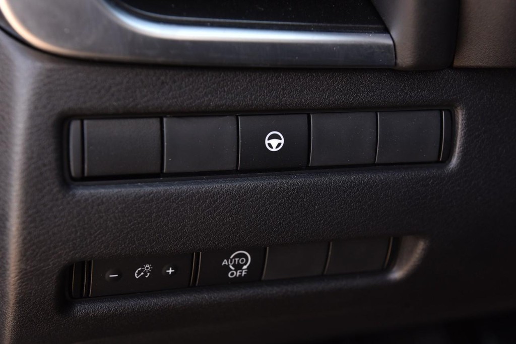 Nissan Rogue Vehicle Image 11