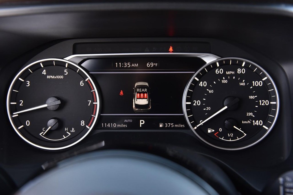 Nissan Rogue Vehicle Image 12