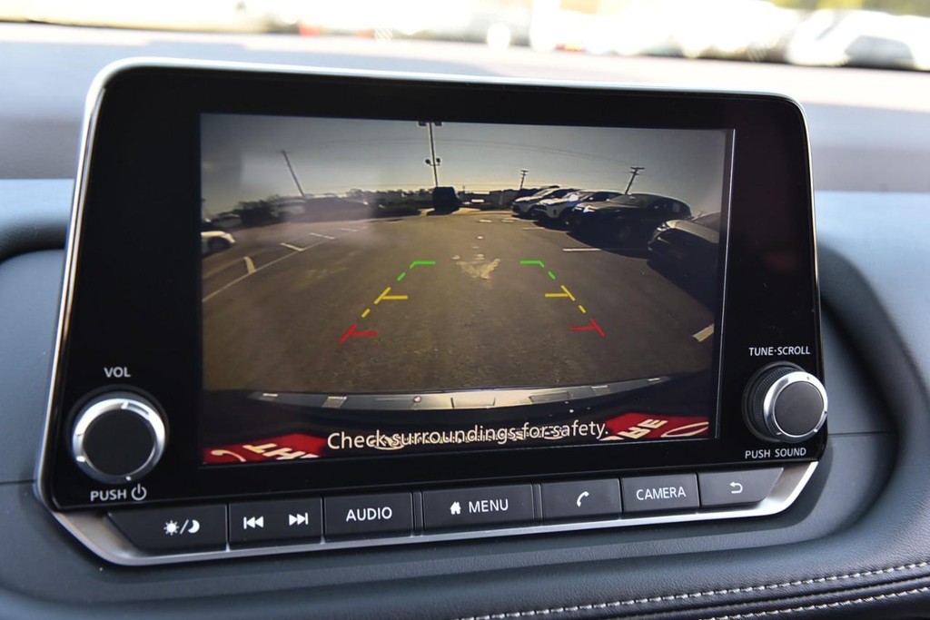 Nissan Rogue Vehicle Image 13