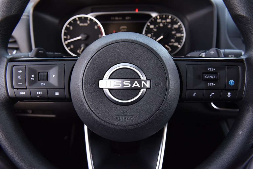 Nissan Rogue Vehicle Image 18