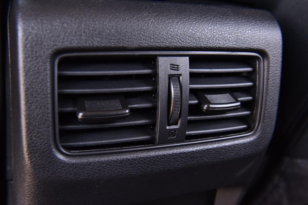 Nissan Rogue Vehicle Image 22