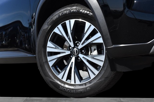 Nissan Rogue Vehicle Image 03