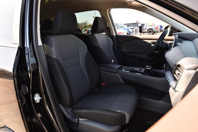 Nissan Rogue Vehicle Image 20