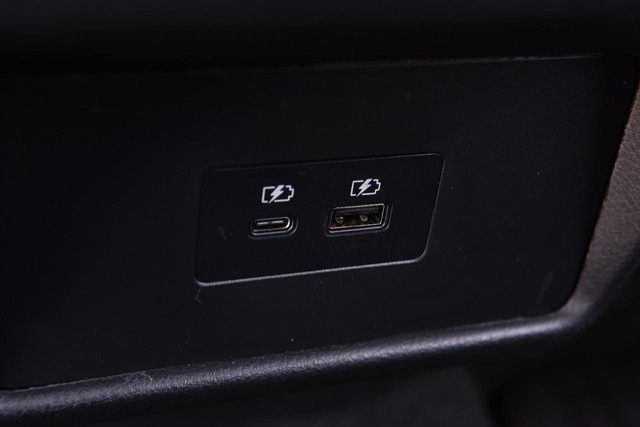 Nissan Rogue Vehicle Image 23