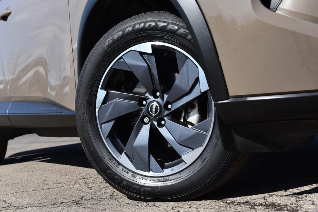 Nissan Rogue Vehicle Image 03