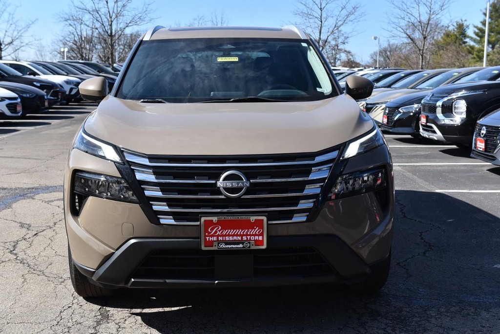 Nissan Rogue Vehicle Image 04