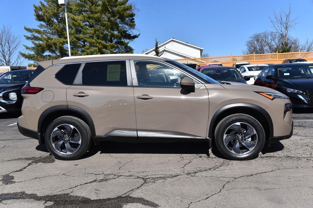 Nissan Rogue Vehicle Image 05