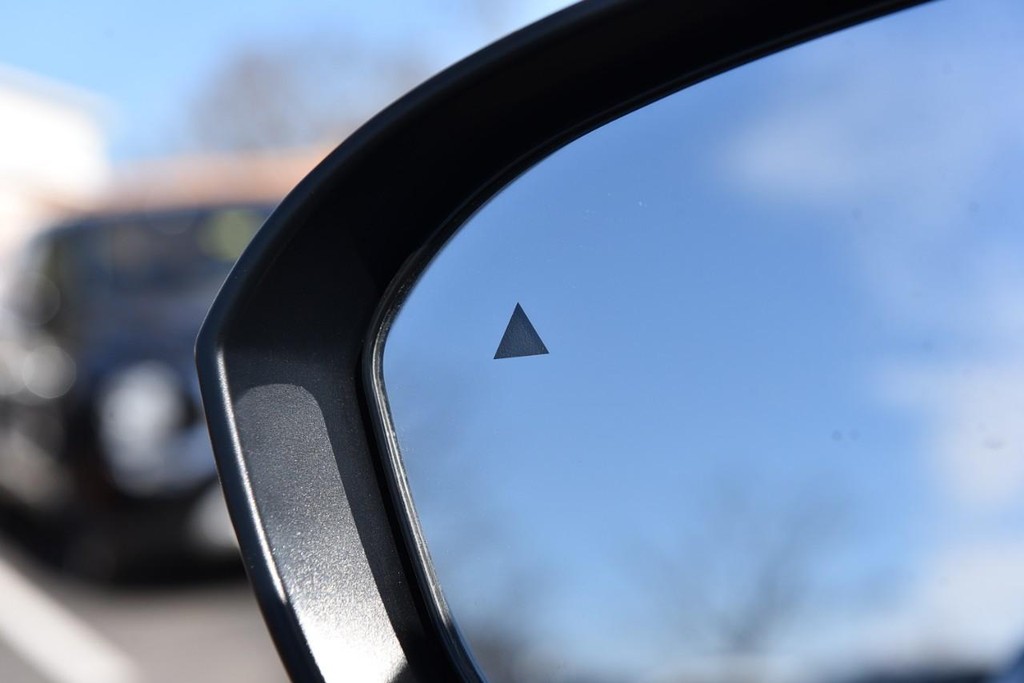 Nissan Rogue Vehicle Image 10