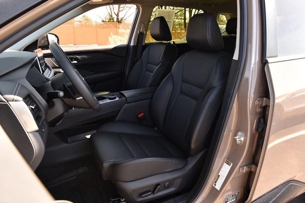 Nissan Rogue Vehicle Image 19