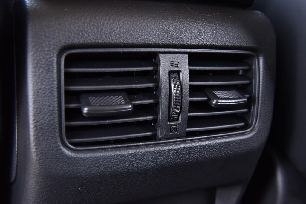 Nissan Rogue Vehicle Image 23