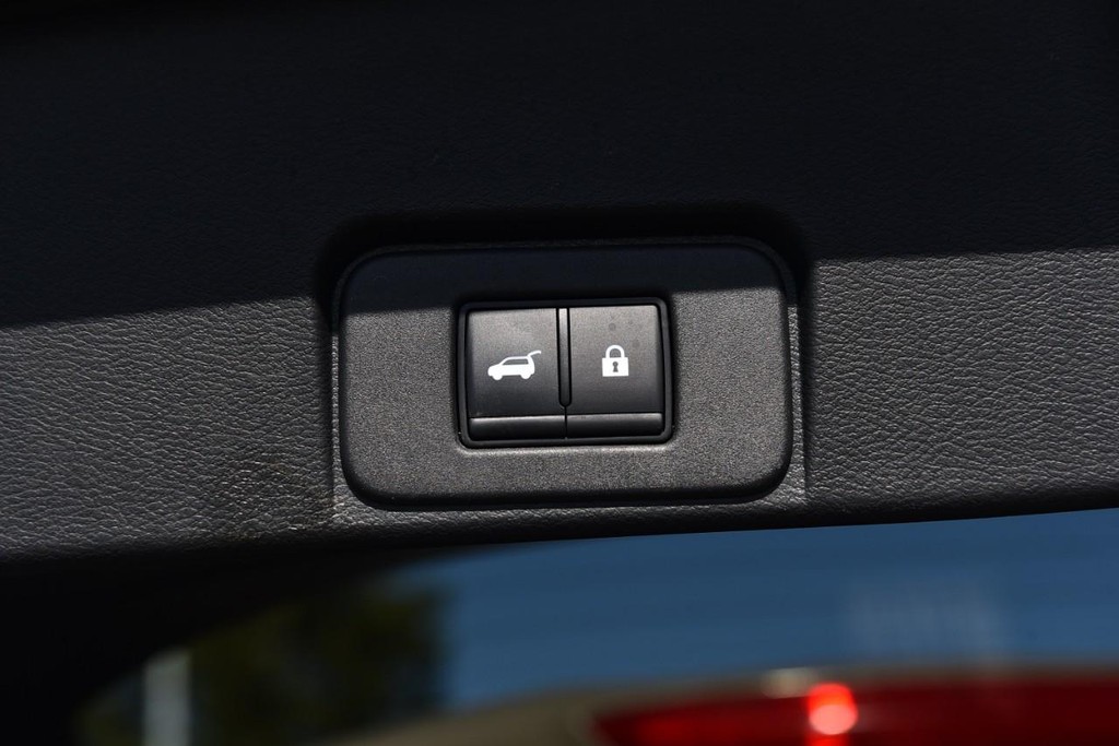 Nissan Rogue Vehicle Image 26