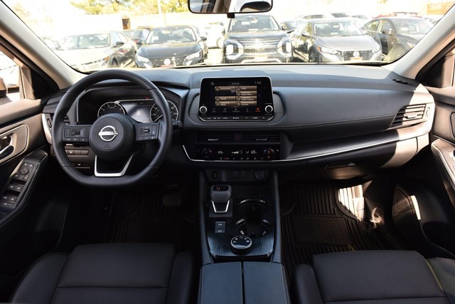 Nissan Rogue Vehicle Image 08