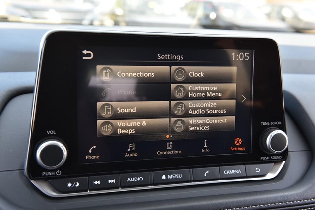 Nissan Rogue Vehicle Image 14