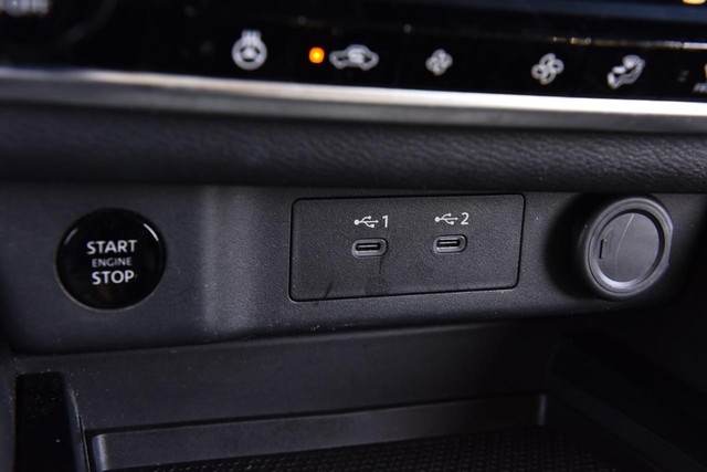 Nissan Rogue Vehicle Image 16