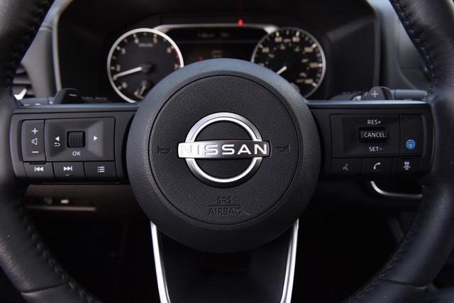 Nissan Rogue Vehicle Image 18