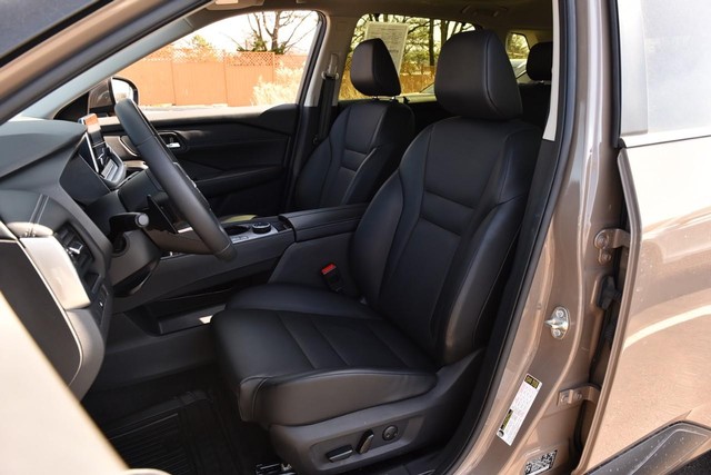 Nissan Rogue Vehicle Image 19