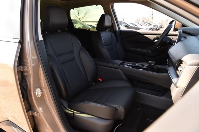 Nissan Rogue Vehicle Image 20