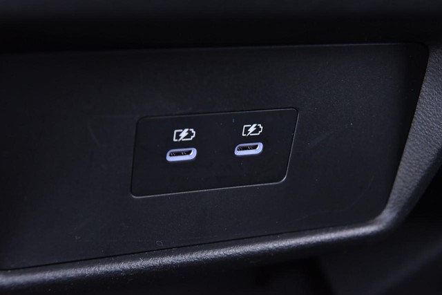 Nissan Rogue Vehicle Image 24