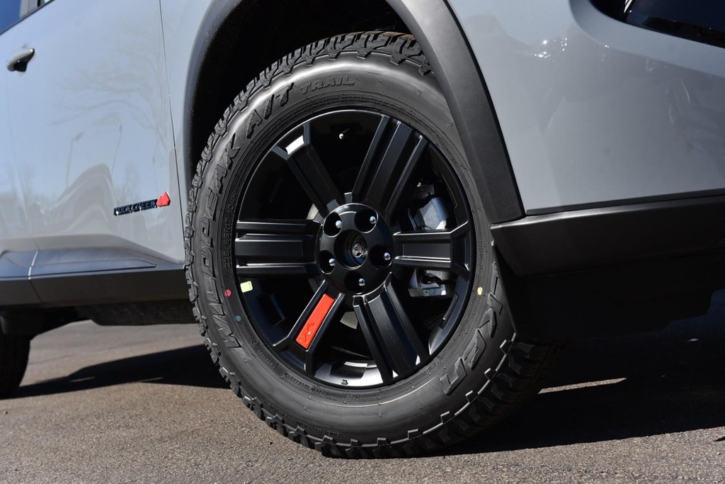 Nissan Rogue Vehicle Image 03