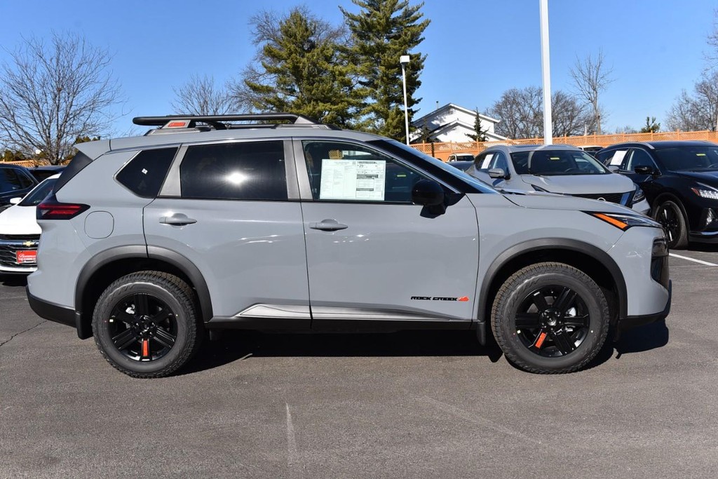 Nissan Rogue Vehicle Image 05