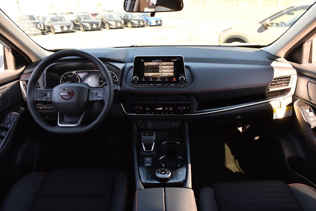 Nissan Rogue Vehicle Image 08